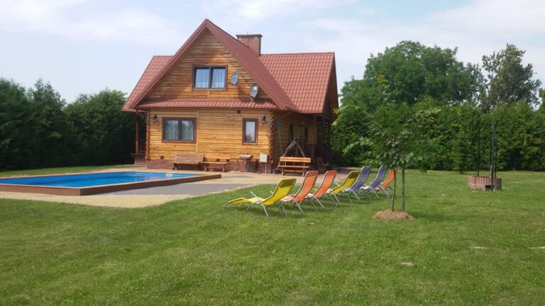 domek z basenem 768x432