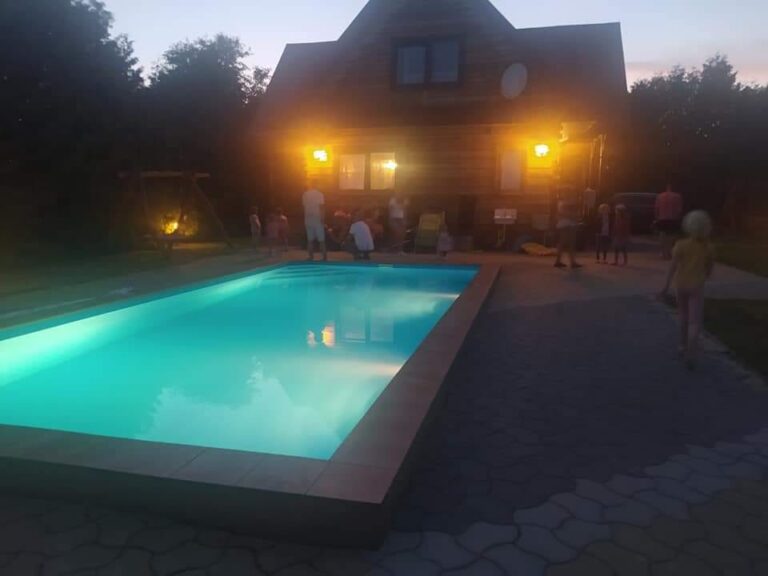 domek z basenem2 768x576