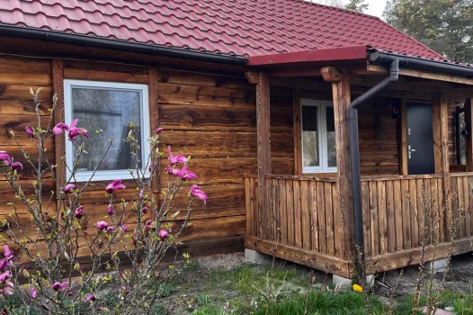 chata dominiczyn z bliska