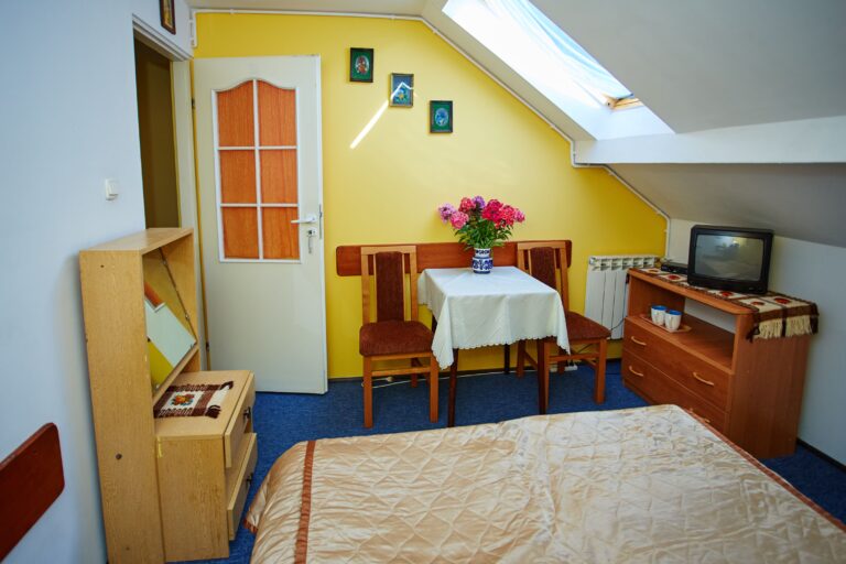 pokoj slonecznikowy.jpg 2 768x512