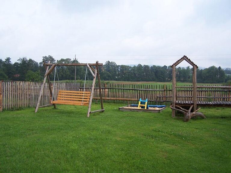 plac zabaw Zofiowka 768x576